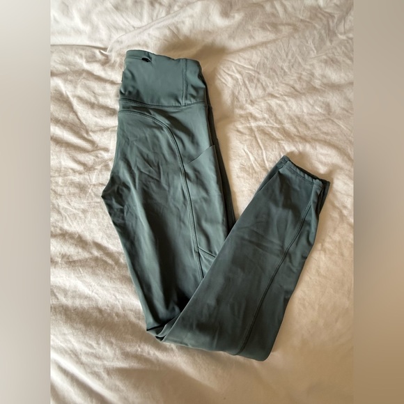 Vuori All the Feels Pocket Legging- Like New - Picture 3 of 6